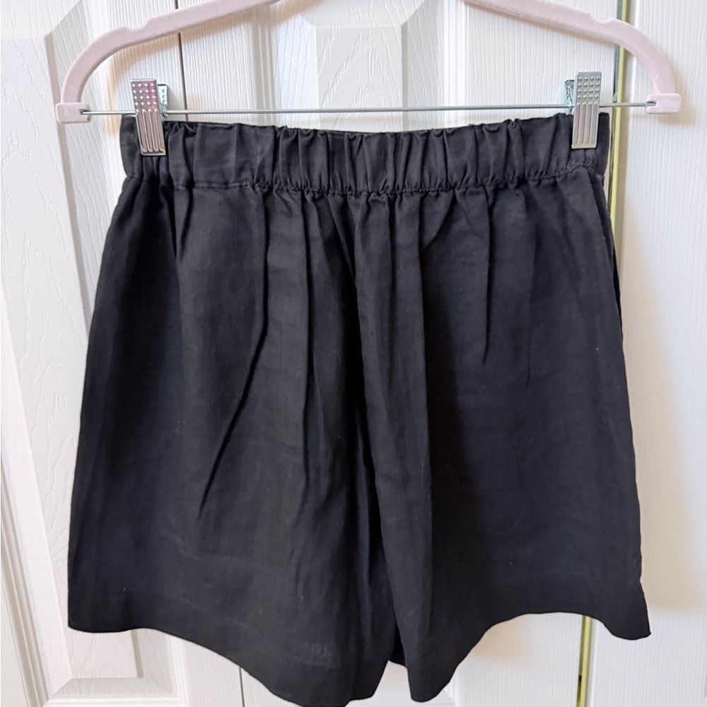 Madewell Black High-Waist Pleated Shorts - Picture 3 of 3